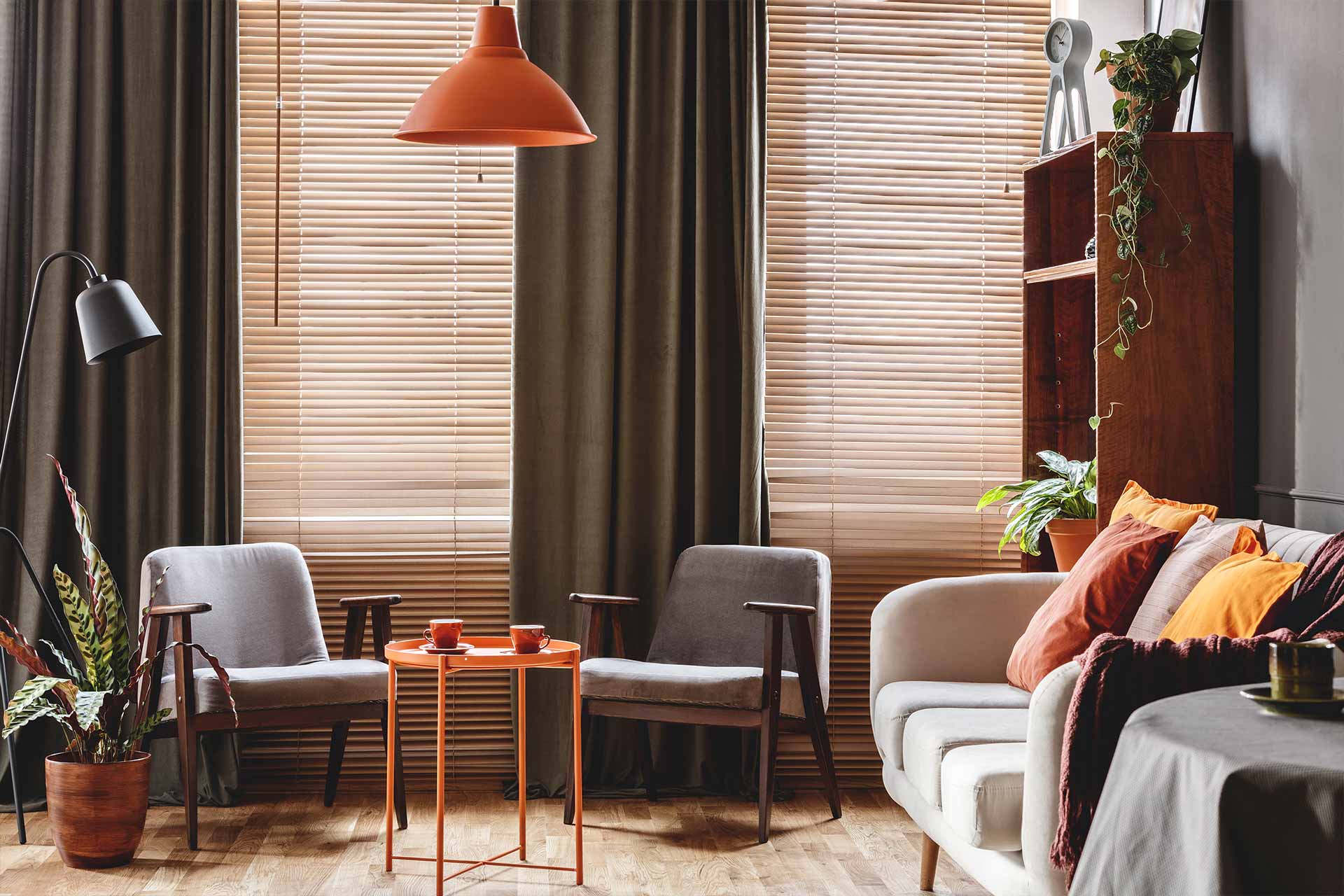 dark-retro-living-room-interior-MET36Z8.jpg